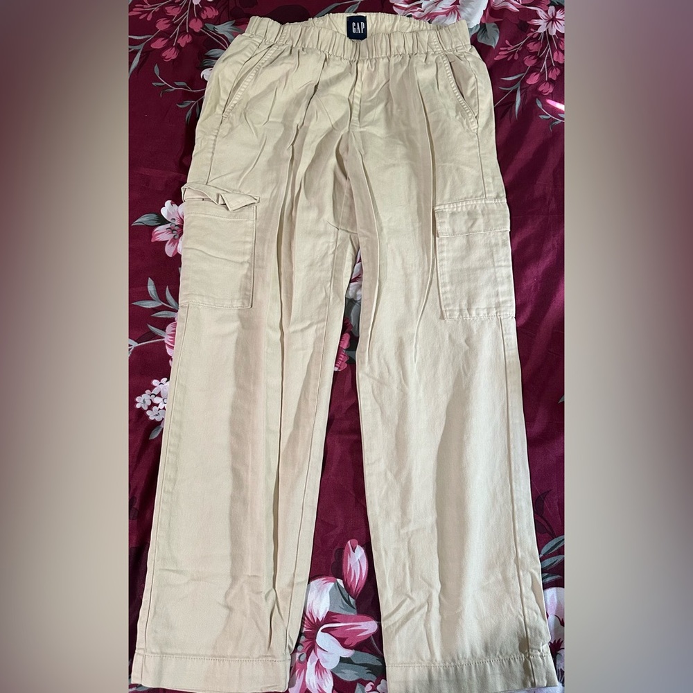 GAP women  Light Beige Cargo Pants with Side Pockets